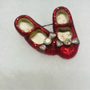 Wizard of Oz Dorothy’s Ruby Slippers Pin Vintage 1997